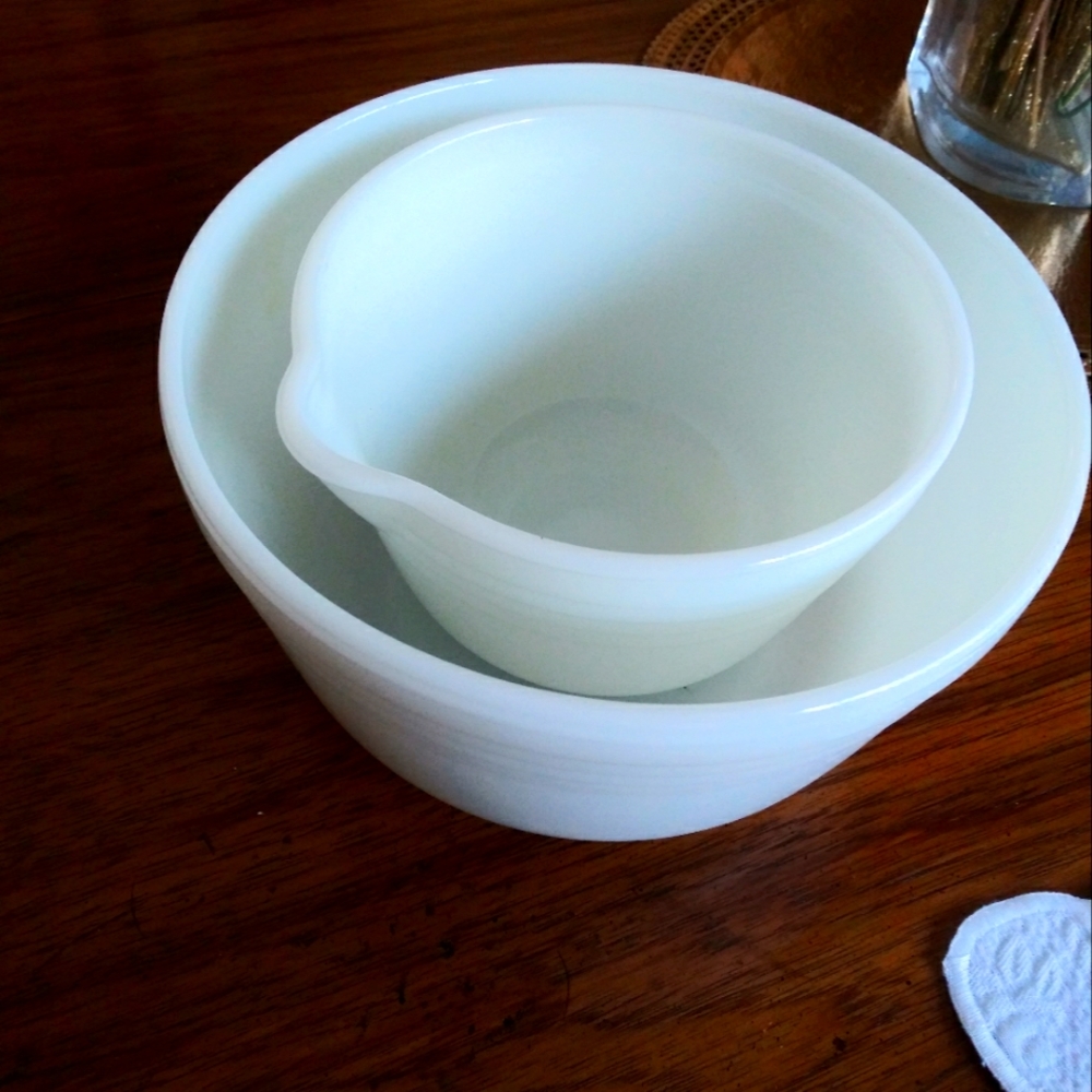 Vintage White 2pc Mixing Set
